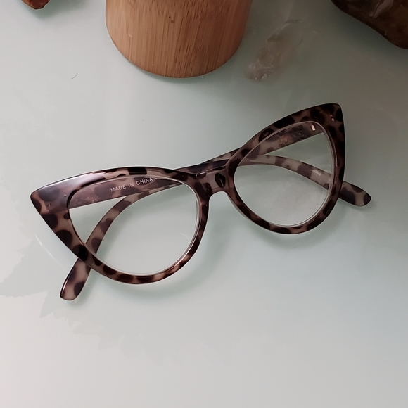 Accessories - Giraffe Print Cat Eye Reader